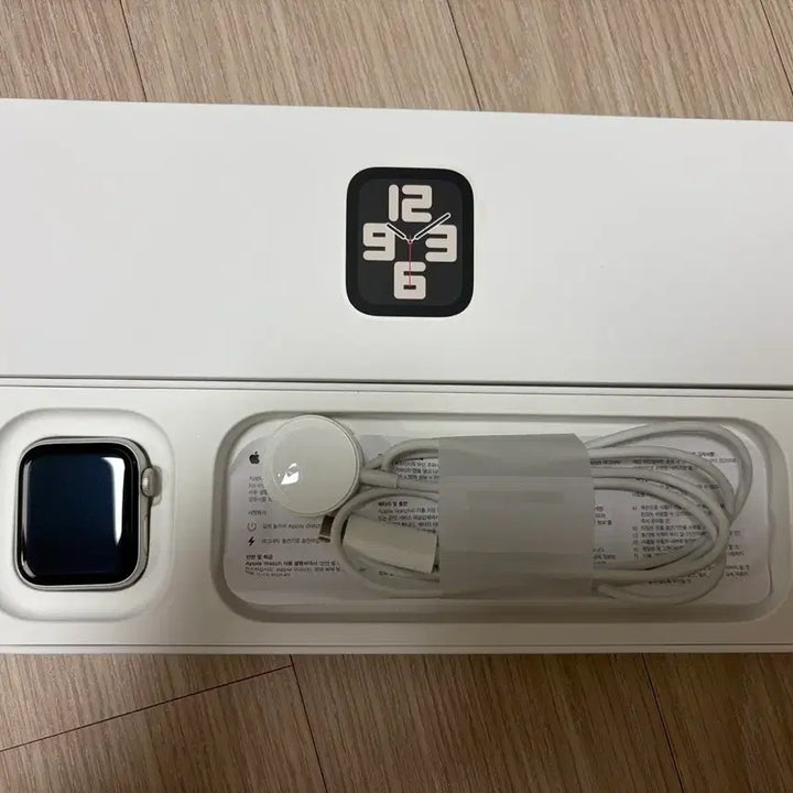 [BUNJANG] Apple Watch SE 2nd Gen 40mm Starlight Full Box / 애플워치 SE 2세대 40mm 스타라이트 풀박스
