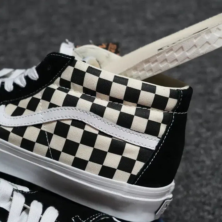 [BUNJANG] Vans Premium SK8 Mid Reissue 83 Black Checkerboard / (285) 반스 프리미엄 SK8 미드 리이슈 83 블랙 체커보드
