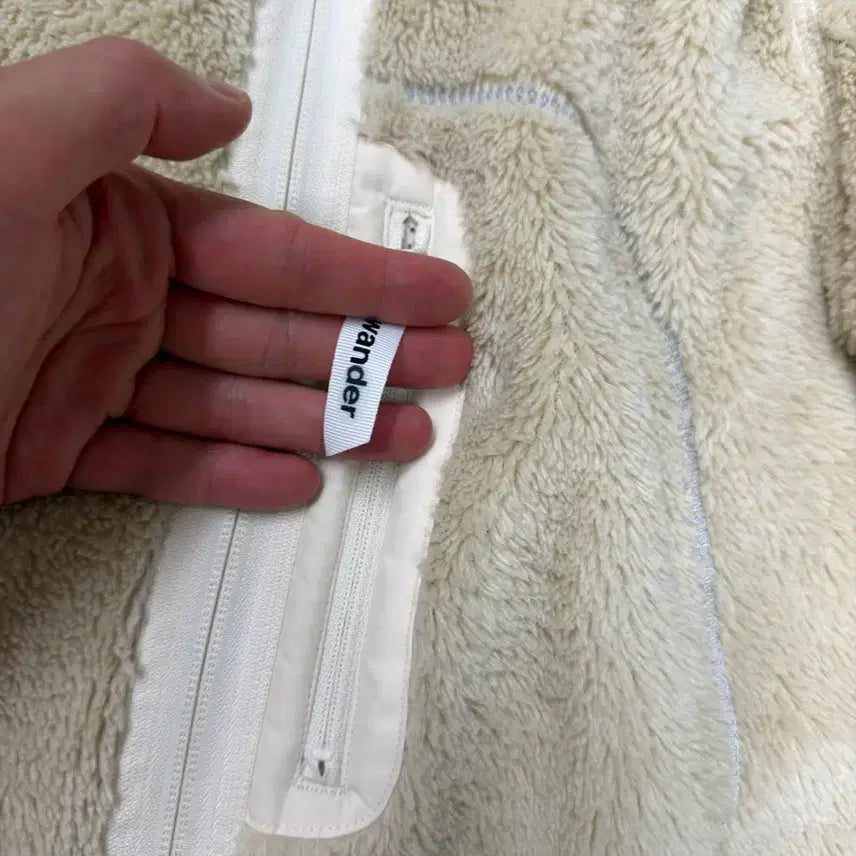 [BUNJANG] And Wander Polartec Fleece L Size / 앤드원더 폴라텍 플리스 L 사이즈  상태 9.2/10  이염 등은 없어요