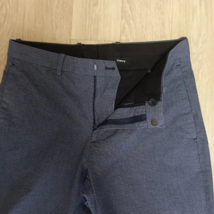 [BUNJANG] Theory Navy Casual Shorts (Size 30) / 띠어리 반바지 [미사용]