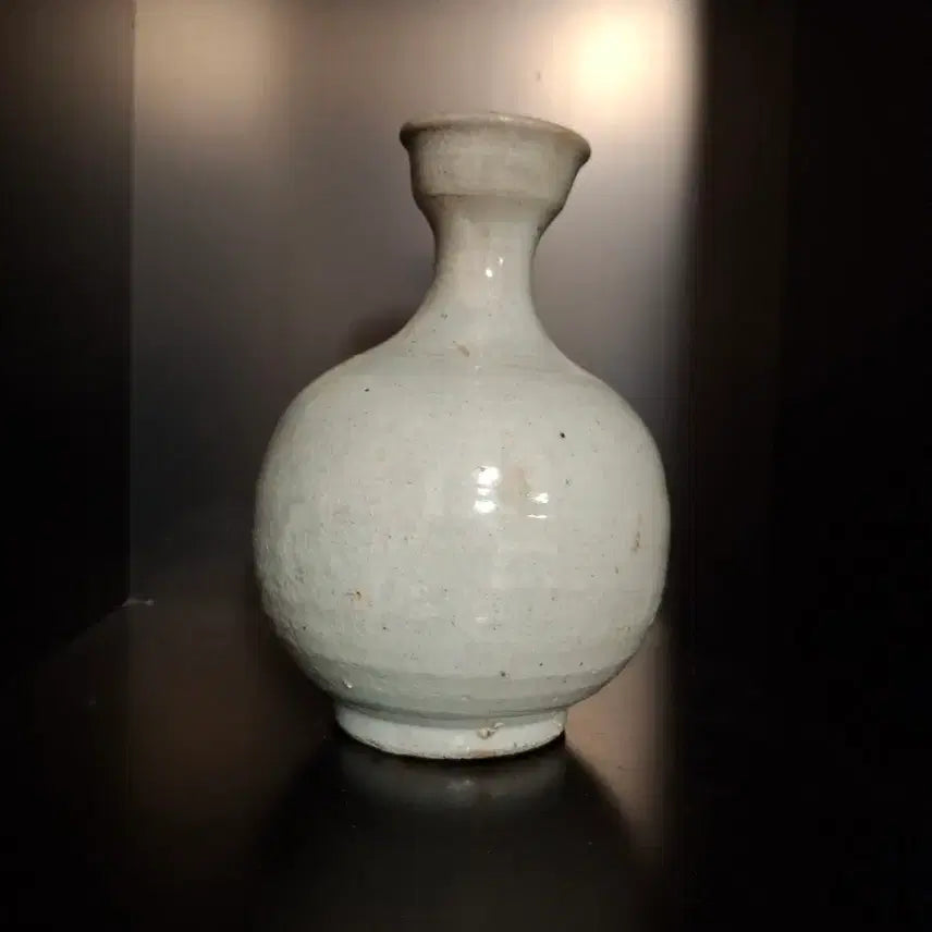 [BUNJANG] Joseon Dynasty White Porcelain Vase with Gold Inlay / 조선 백자병