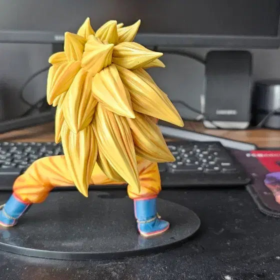 [BUNJANG] Super Saiyan 3 Son Goku Repainted Figure / 초사이어인3 손오공 리페인트 피규어 팝니다.