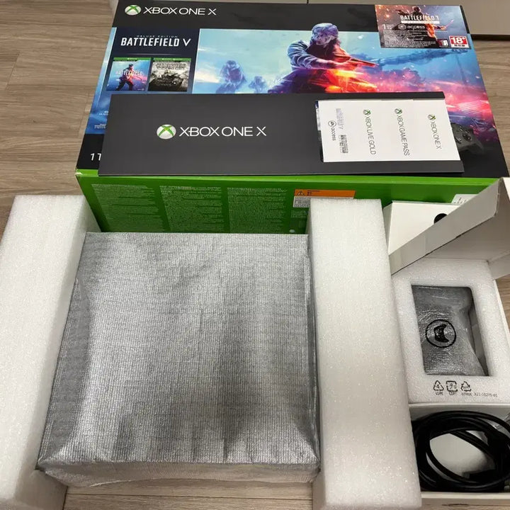[BUNJANG] Xbox One X Gold Edition Full Box / Xbox one X 골드 에디션 풀박스 판매합니다 (설명문 참조)