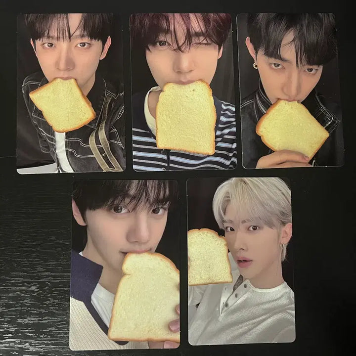 [SOLD OUT] [BUNJANG] TWICE M2U Lucky Draw Bread Photocard Set / 앤더블 엠투유 미공포 식빵 5장 세트 양도합니다