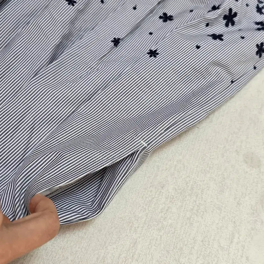 [BUNJANG] ef-de Striped Embroidered Skirt Size 7 (New) / 일본 백화점 구매 ef-de 스트라이프 자수 스커트 7 (새상품)