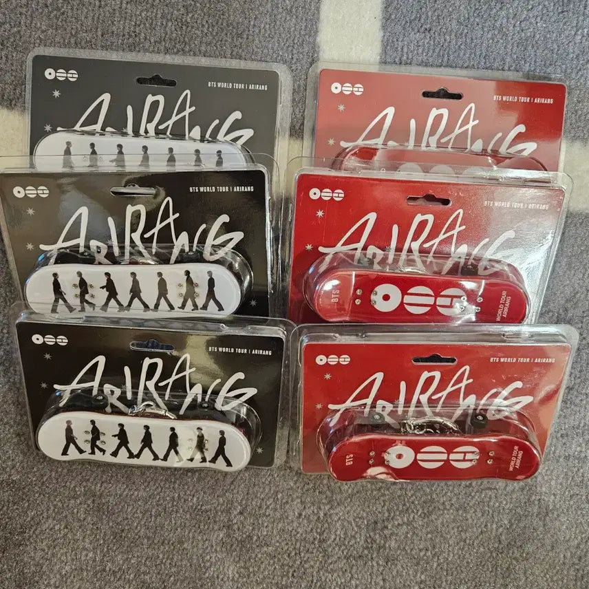[BUNJANG] BTS Skateboard Keychain White Red / bts스케이드보드 키링 화이트3, 레드3