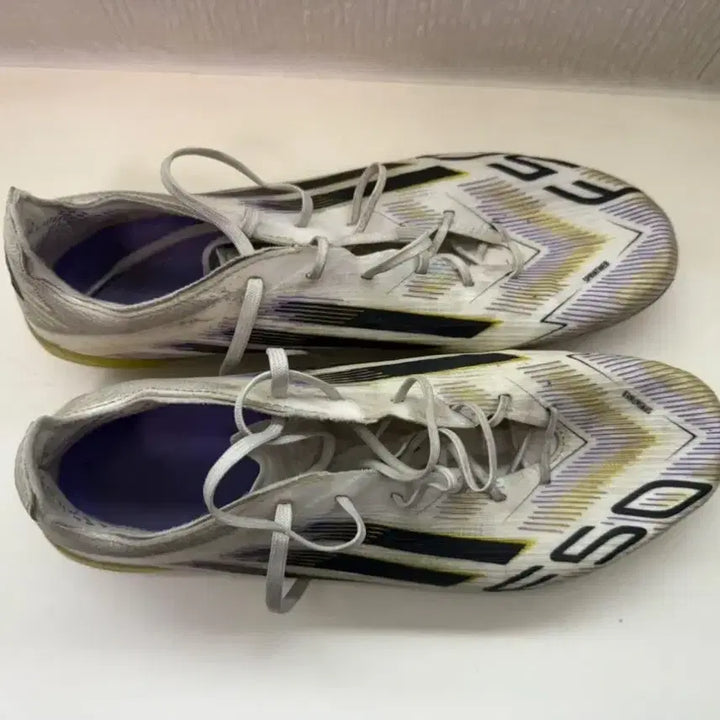 [SOLD OUT] 아디다스축구화285