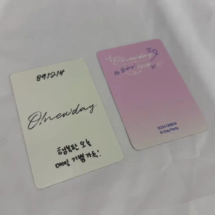 [BUNJANG] SHINee Onew Onewday Photocard Bundle Set (2) / 샤이니 온유 오뉴데이 포카 2장일괄