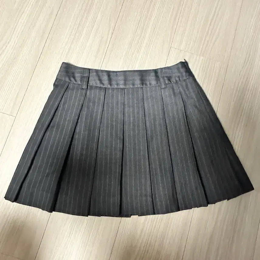 [SOLD OUT] 던스트 스트라이프 플리츠 미니 스커트