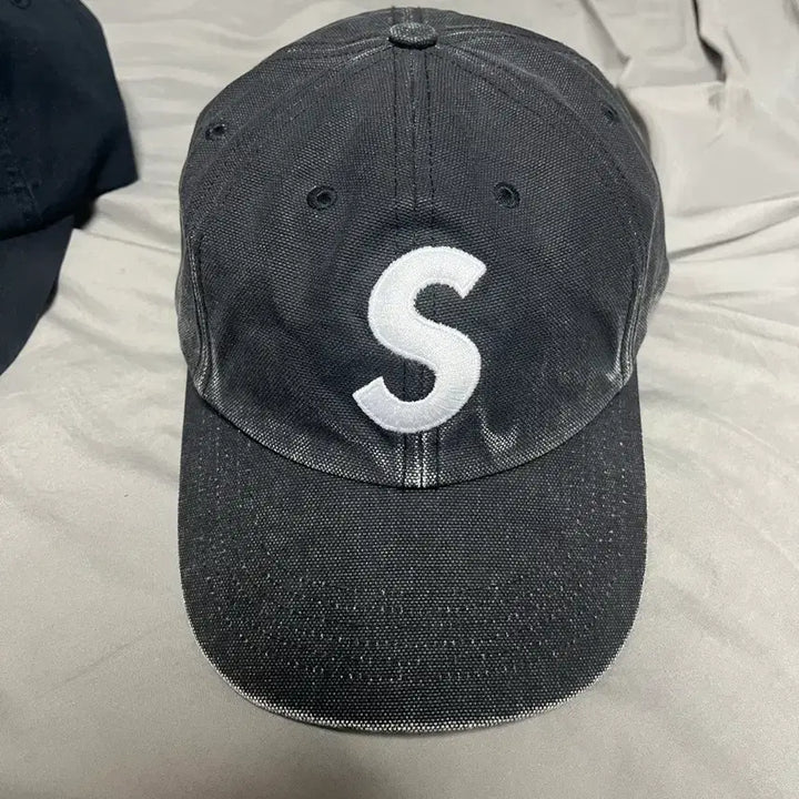 [SOLD OUT] 슈프림 S로고 피그먼트 캡