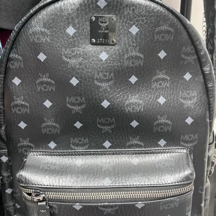 [BUNJANG] MCM Studded Backpack Black (Large) / MCM 백팩 사이드스터드 블랙(L)