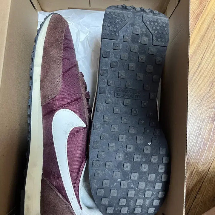 [BUNJANG] Nike Waffle Trainer 2 SE Burgundy Crush / 나이키 와플 트레이너 2 SE 버건디 크러쉬 270