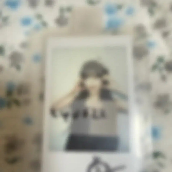 [BUNJANG] ARTMS Choerry Signed Polaroid Photo / 아르테미스 최리 싸인 폴라로이드