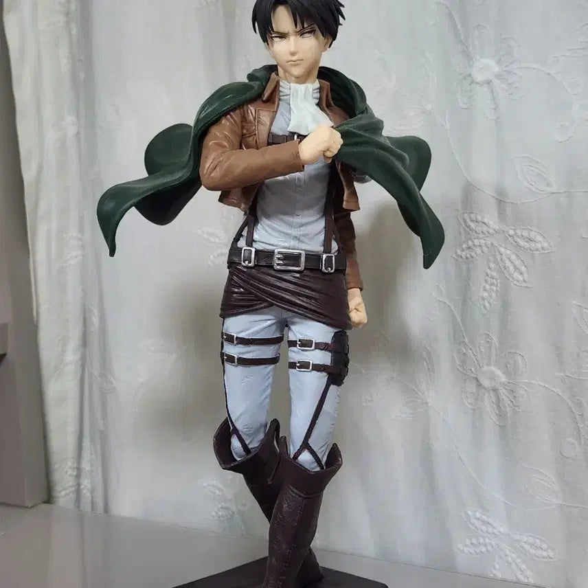 [BUNJANG] Attack on Titan Grandista Levi Figure / 진격거 진격의거인 그란디스타 리바이 피규어