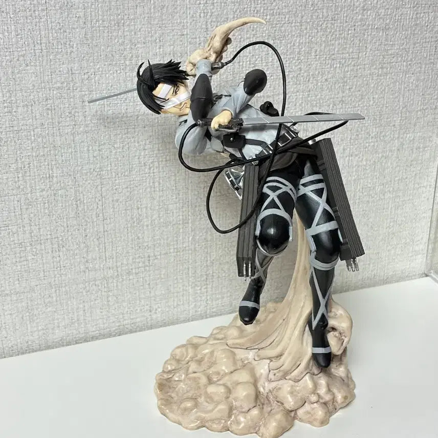 [BUNJANG] Attack on Titan Levi Figure B Prize Opened / 진격거 쿠지 땅울림 리바이 피규어 B상 개봉