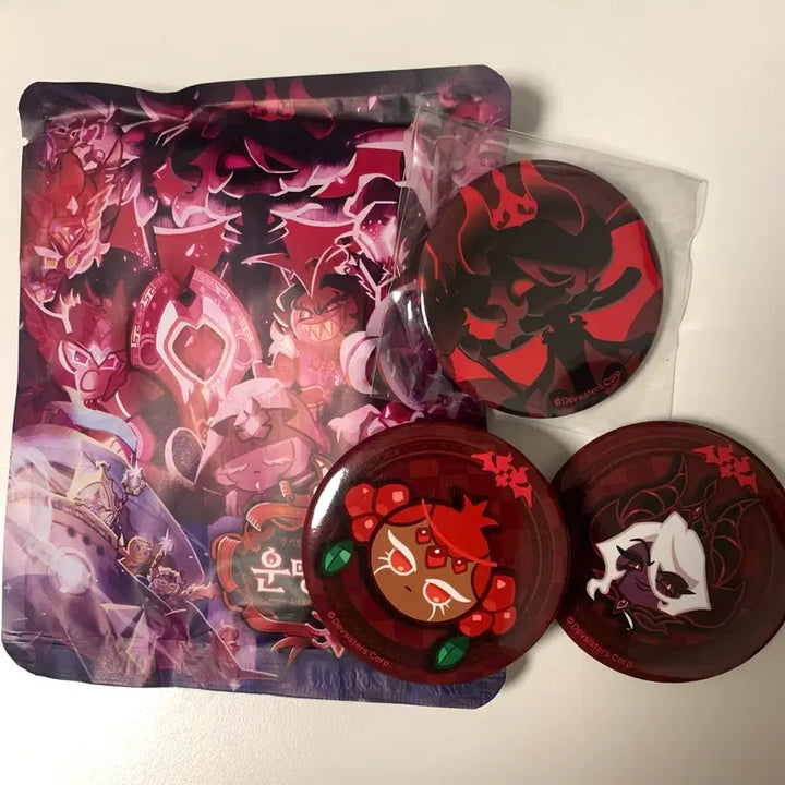 [BUNJANG] Cookie Run Kingdom 5th Anniversary Popup Badge &amp; Hand Warmer Bundle (Sealed) / (미개봉) 쿠키런 킹덤 5주년 팝업 운명의 집결 뱃지 어둠마녀,손난로