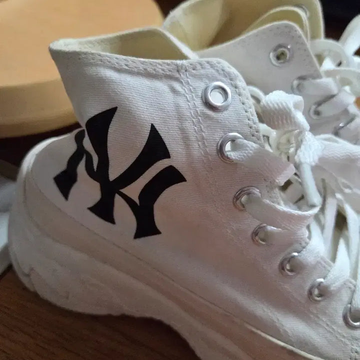 [BUNJANG] MLB Chunky High Top Sneakers / [230] 엠엘비MLB 청키 하이 탑 굽높이 운동화 스니커즈