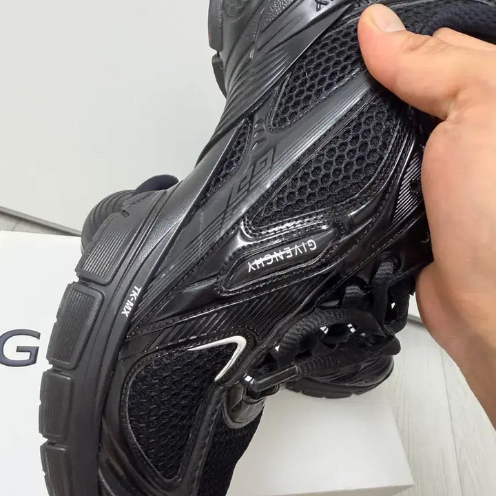 [BUNJANG] Givenchy Mesh Runner Black Size 44 (285) / 지방시 메쉬러너 블랙 44(285) 사이즈