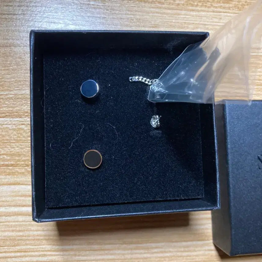 [BUNJANG] BTS Suga D-Day Earring Set / 슈가 디데이 귀걸이 이어링 세트 방탄소년단