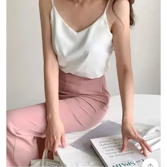 [SOLD OUT] 에이블리 지그재그 새틴 슬리브 나시