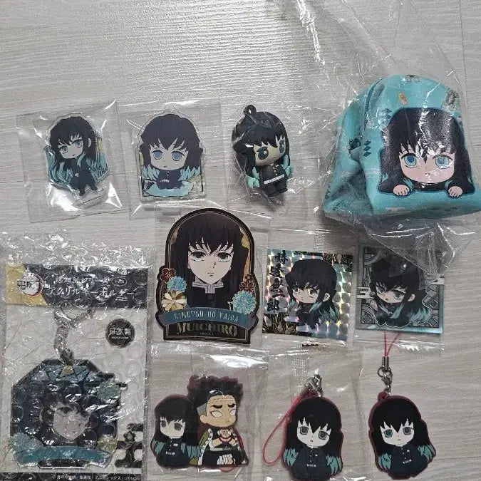 [BUNJANG] Demon Slayer Muichiro Acrylic Stand &amp; Keychain Bundle / 귀멸의칼날 무이치로 굿즈 일괄 (아크릴,키링,스티커 등등)