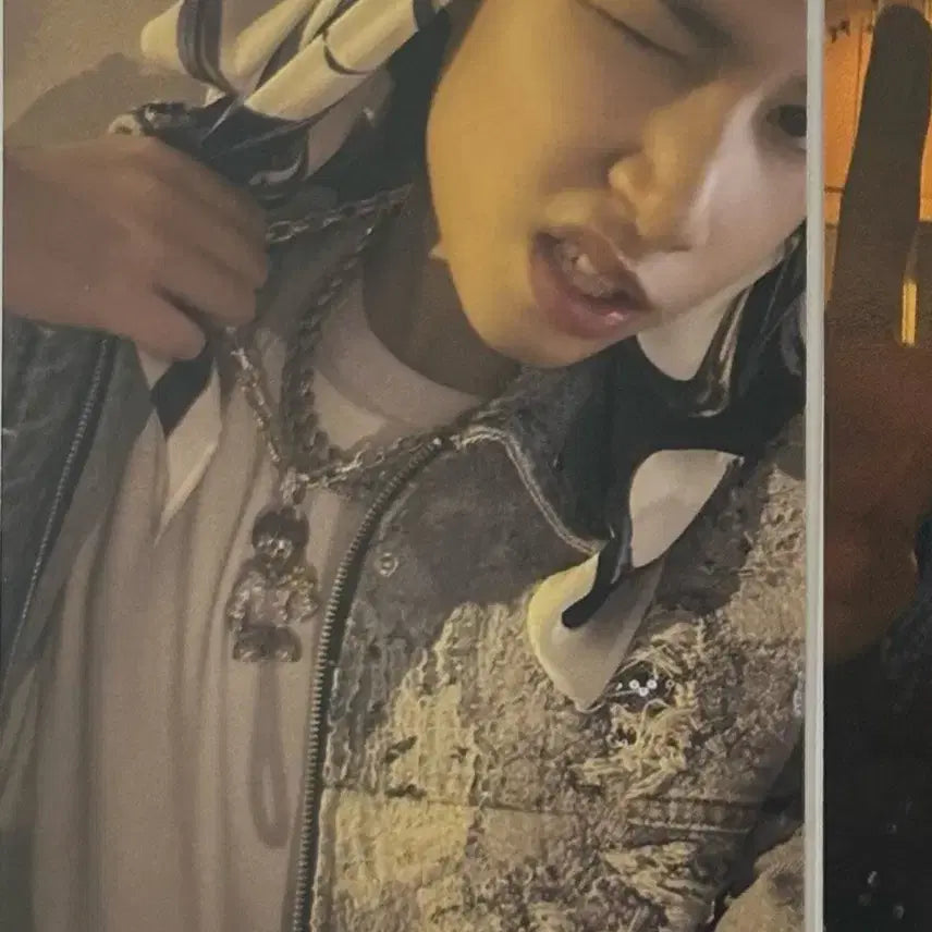 [BUNJANG] NewJeans Hyein Music Bank Studio Lucky Draw Photocard / 루이 뮤직뱅크 역조공 공방 포카