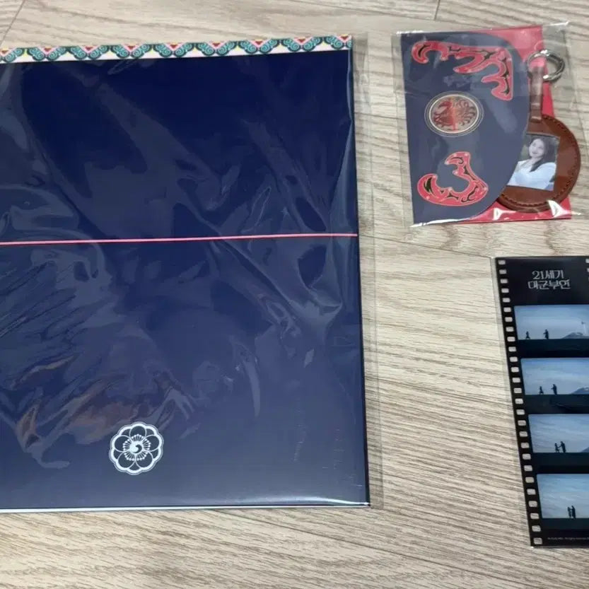 [SOLD OUT] 21세기 대군부인 한정판 굿즈 및 아이유 포토카드 일괄 처분합니다