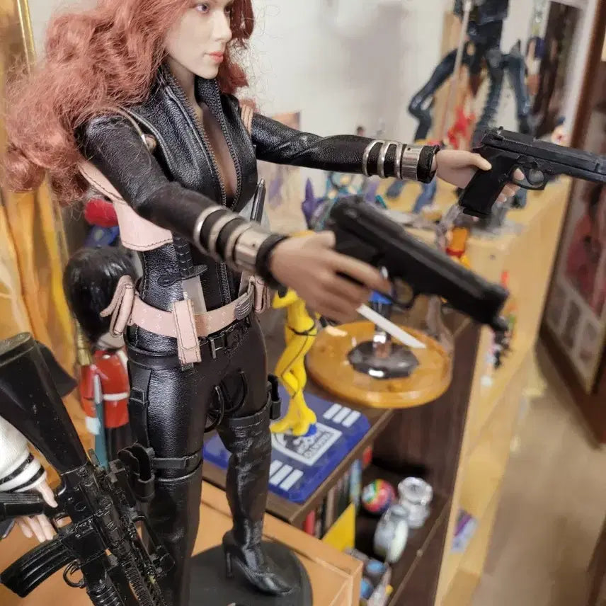 [BUNJANG] Hot Toys Black Widow 1/6 Scale Action Figure / 핫토이 블랙 위도우 액션 피규어 1/6 스케일