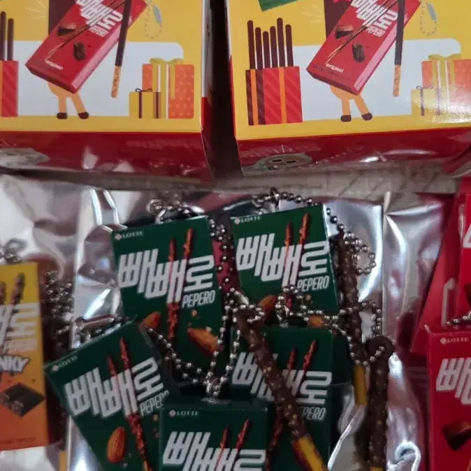 [BUNJANG] Pepero Original Miniature Keychain Almond / 빼빼로 정품 미니어처 키링 새상품 아몬드