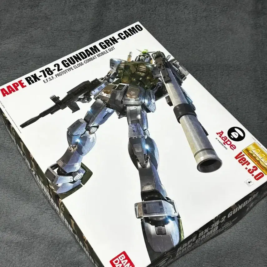 [BUNJANG] MG AAPE x First Gundam MG 3.0 Model Kit with Delphi Decal / [MG] AAPE 퍼스트건담 MG 3.0 (+델피데칼)