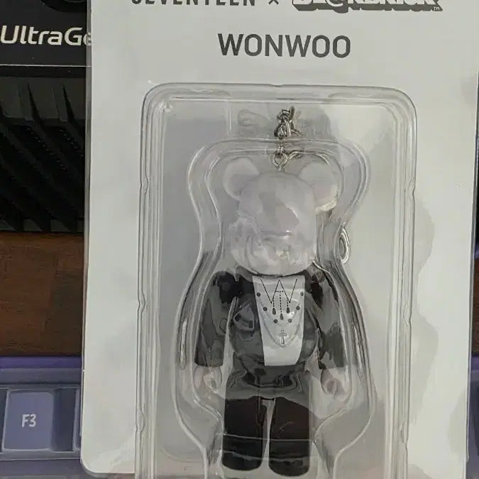 [BUNJANG] SEVENTEEN Wonwoo Bearbrick Keyring (Sealed) / 세븐틴 원우 베어브릭 키링 (미개봉)