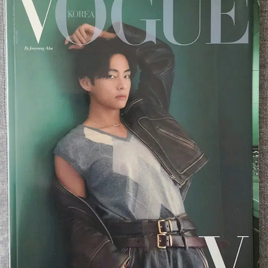 [BUNJANG] BTS V Vogue Magazine / bts 방탄 V 뷔 보그 잡지