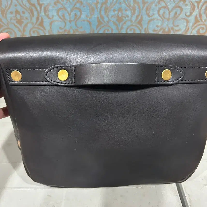 [SOLD OUT] VASCO LEATHER POSTMAN SHOULDER BAG /