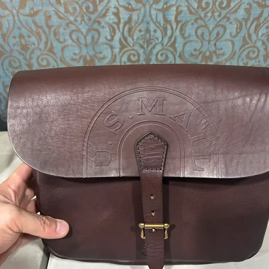 [SOLD OUT] VASCO LEATHER POSTMAN SHOULDER BAG /