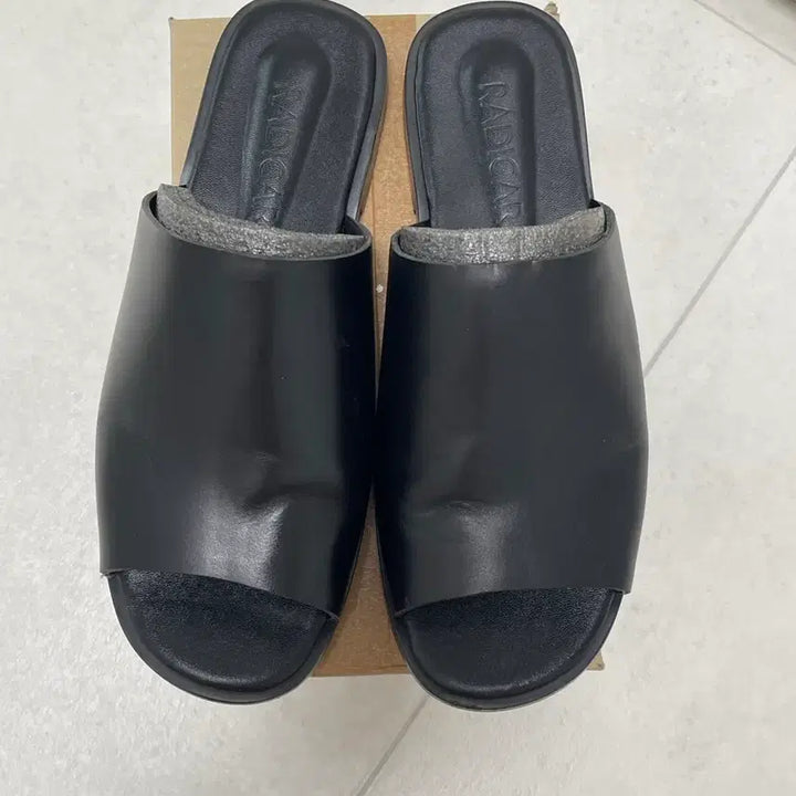 [BUNJANG] REDICAR Jony Leather Slippers Size 270 / 레디카르 조니 270 가죽 슬리퍼
