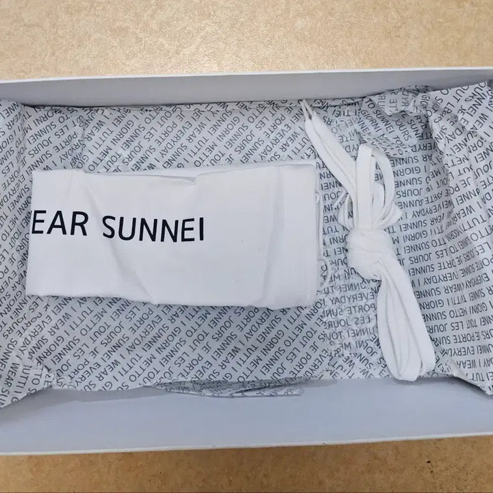 [SOLD OUT] 써네이 SUNNEI 스니커즈 (EU40 사이즈)