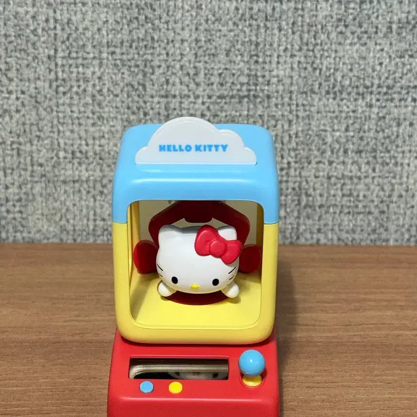 [BUNJANG] Hello Kitty Gachapon Machine Figure / 키티 인형뽑기기계 피규어