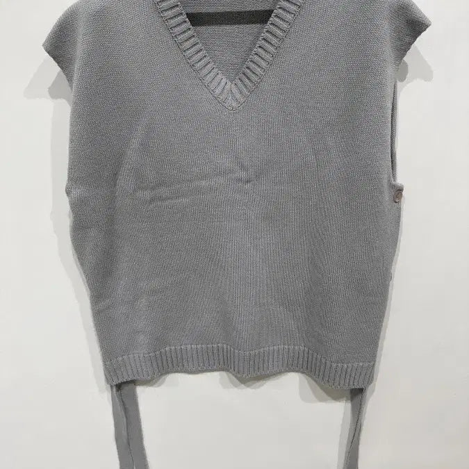 [SOLD OUT] [Free] 스케치 브이넥 사이드 버튼 니트 스웨터 베스트