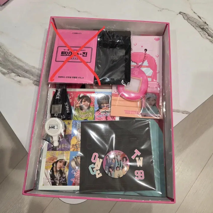 [BUNJANG] TWICE TWICE-ZINE Official Fanclub Kit Set (Excluding Photocards) / 트와이스 TWICE-ZINE 4기 공식 팬클럽 키트 세트(포카 제외)