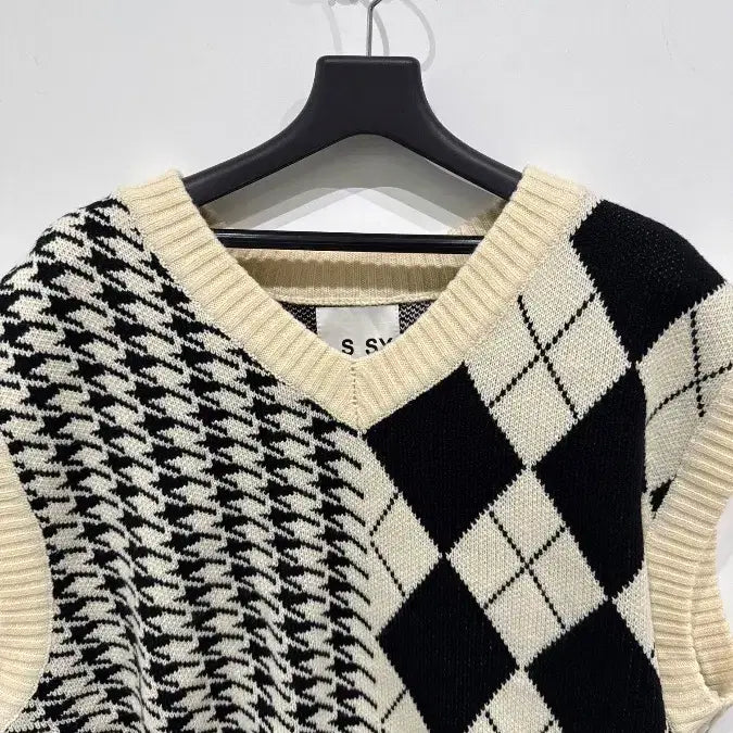 [SOLD OUT] [L] 에스에스와이 아가일 하운드 체크 니트 베스트