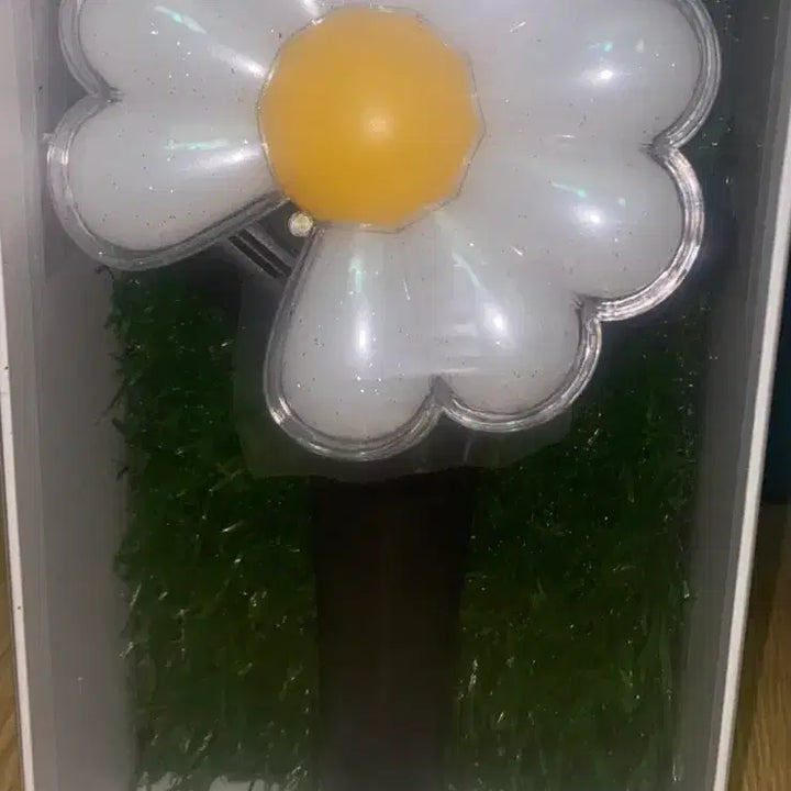 [BUNJANG] G-Dragon GD Flower Bong Bong Sealed / 지드래곤 GD 플라워 응원봉 미개봉