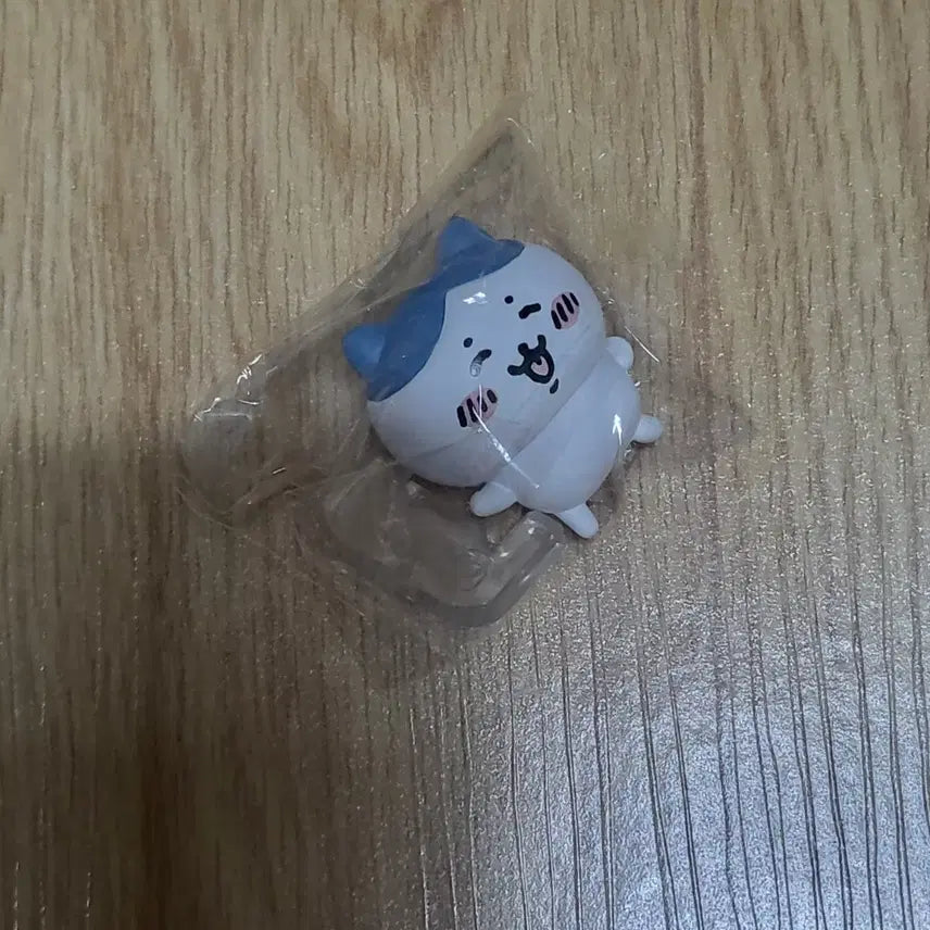 [BUNJANG] Chiikawa Hachiwara Figure / 치이카와 피규어(하치와레)