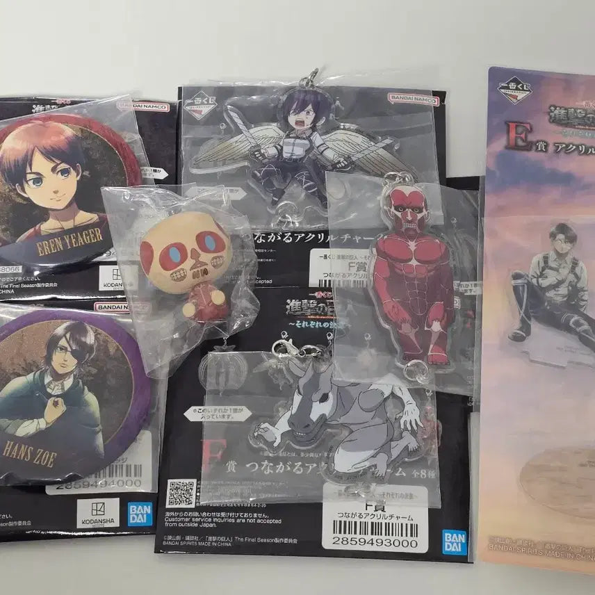 [BUNJANG] Attack on Titan Ichiban Kuji Choconomo Badge &amp; Keychain Bundle Set / 일괄) 진격의거인 제일복권 이치방쿠지 리바이 아크릴 초코노코 캔뱃지 키링