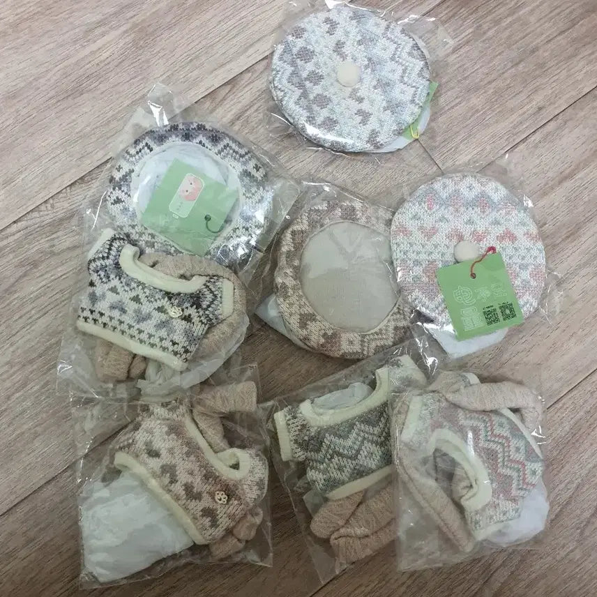 [BUNJANG] 10cm Doll Winter Sweater Set / 10cm인형옷 겨울스웨터 4벌 양도 옷장 10깅