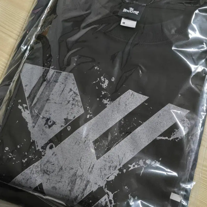 [BUNJANG] Xdinary Heroes Japan Concert MD T-Shirt Black (Sealed) / (미개봉) 엑디즈 일본 콘서트 MD 티셔츠 굿즈 블랙