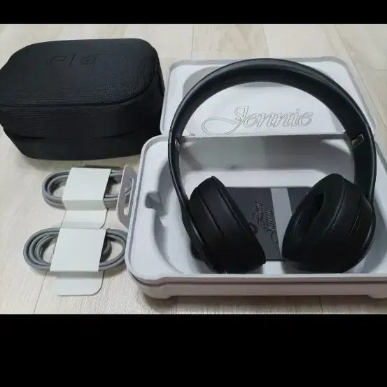 [BUNJANG] Beats Solo3 Jennie Limited Edition Black Headphones (Unsealed) / (단순개봉)비츠 솔로3 제니 한정판 블랙 헤드폰