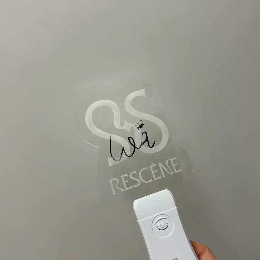 [BUNJANG] LIFUL Lightstick + Wonyoung Autograph / 리센느 응원봉 + 원이 친필 싸인