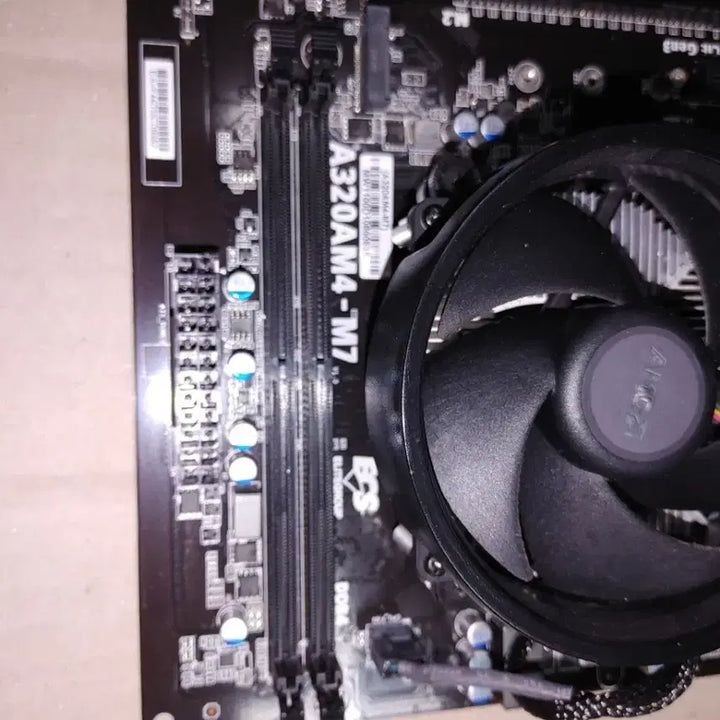 [BUNJANG] Ryzen 4350G CPU + A320 Motherboard Set with CPU Cooler / 라이젠4350G+ A320 메인보드 (CPU 쿨러 포함)