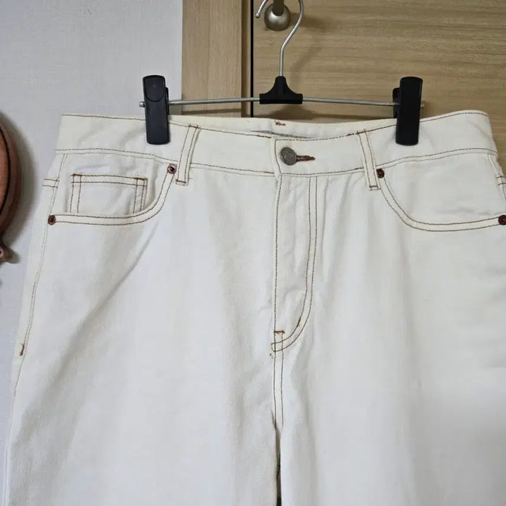 [BUNJANG] 8Seconds Ivory Cut-Hem Straight Fit Pants / 에잇세컨즈(8SECONDS) 아이보리 컷팅 밑단 스트레이트 팬츠