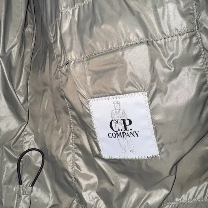[SOLD OUT] Cp컴퍼니 dd쉘 경량패딩